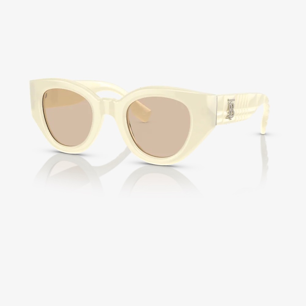 BURBERRY BE4390 Meadow cream sunglasses NEW